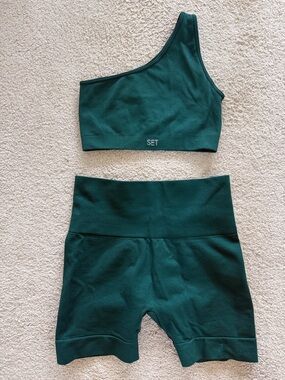 SET One-Shoulder Sports Bra & High-Waist Shorts — Deep Green